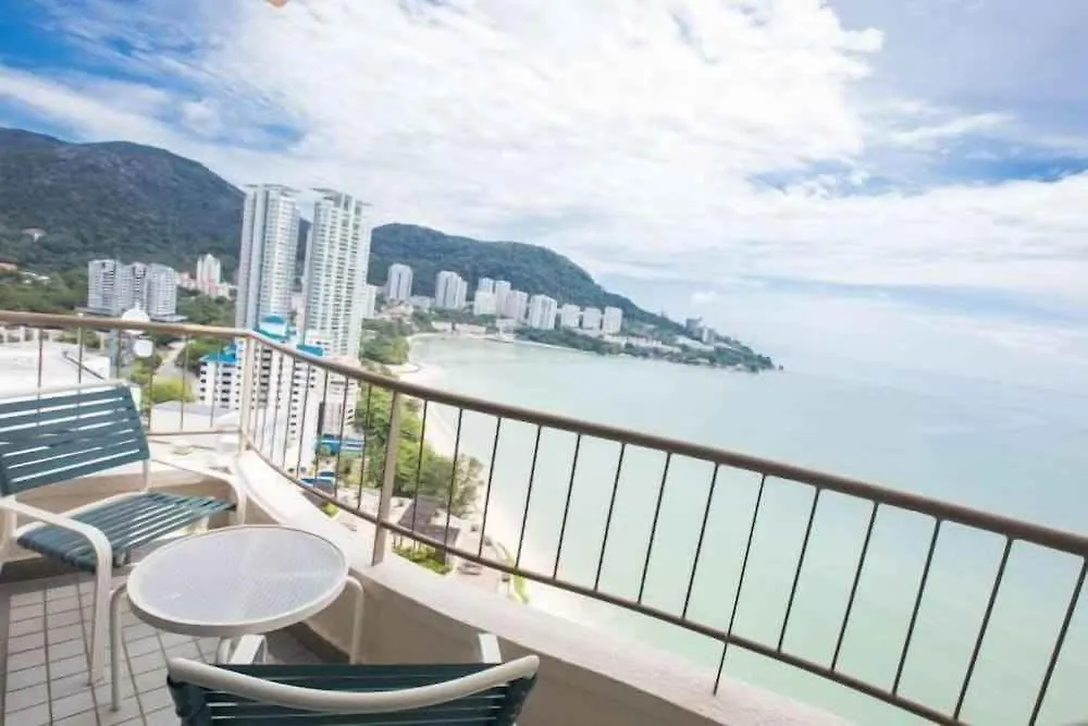 Rainbow Paradise Beachfront Penang Танджунг-Бунга