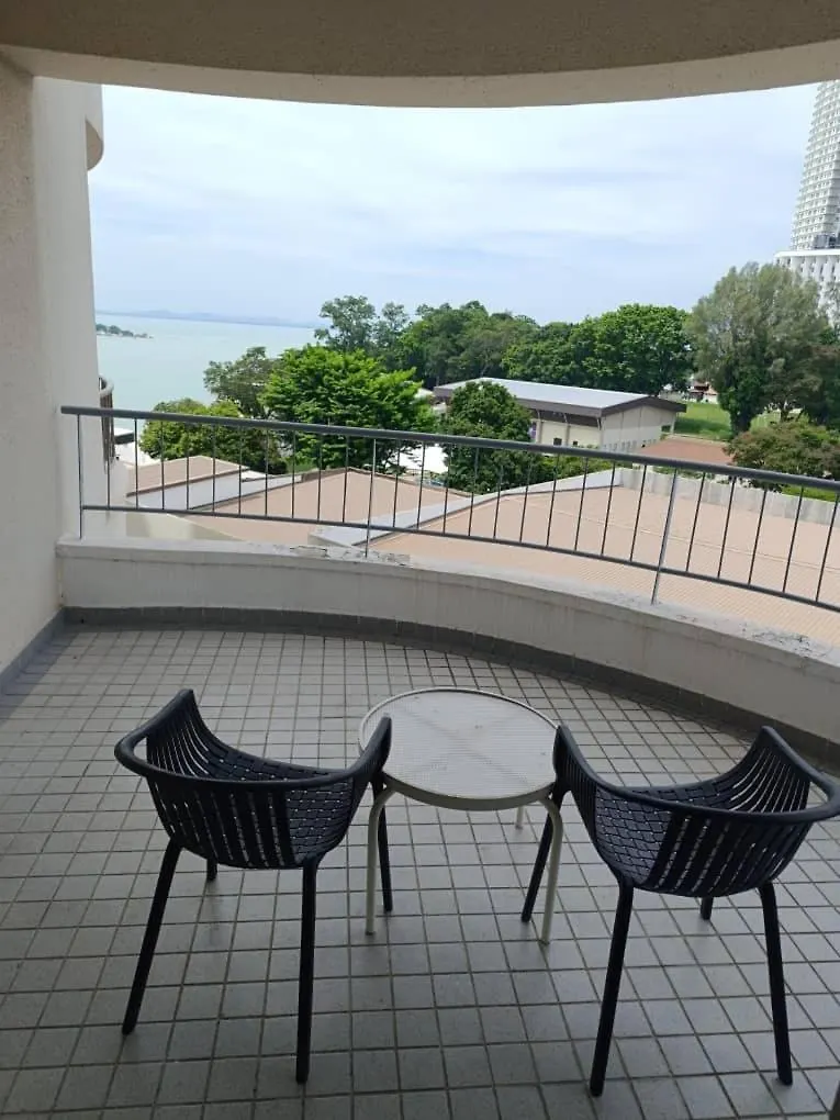 Апартаменты Rainbow Paradise Beachfront Penang Танджунг-Бунга