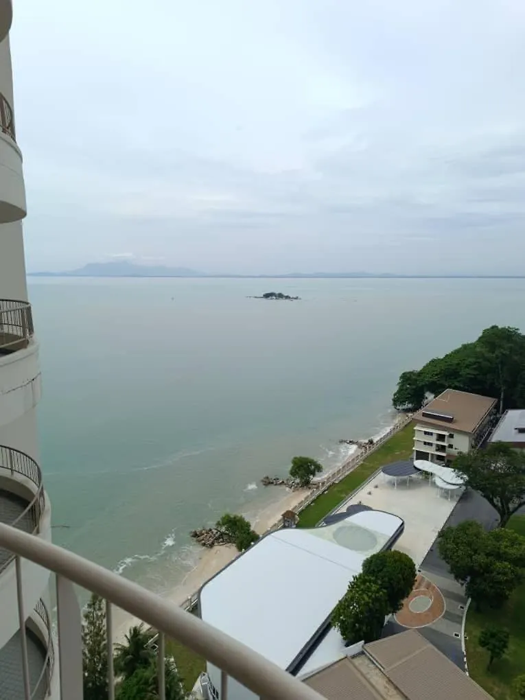 Rainbow Paradise Beachfront Penang Танджунг-Бунга Апартаменты