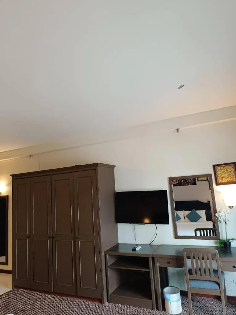 Rainbow Paradise Beachfront Penang Танджунг-Бунга